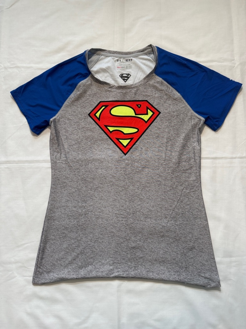 Women’s Under Armor heatgear Superman Logo Grey & Blue Tee size Medium